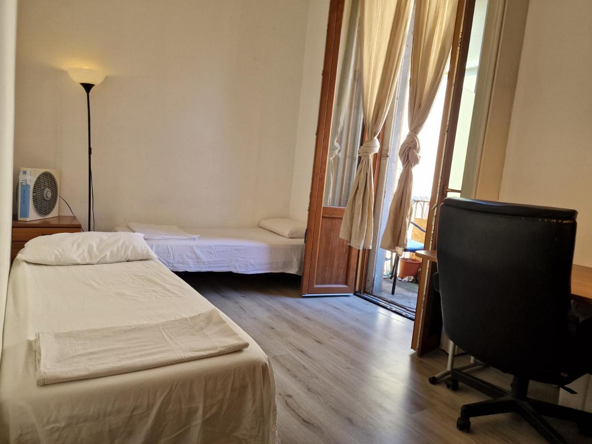 Private Room In A Quiet Apartment In The City Center Milano Esterno foto