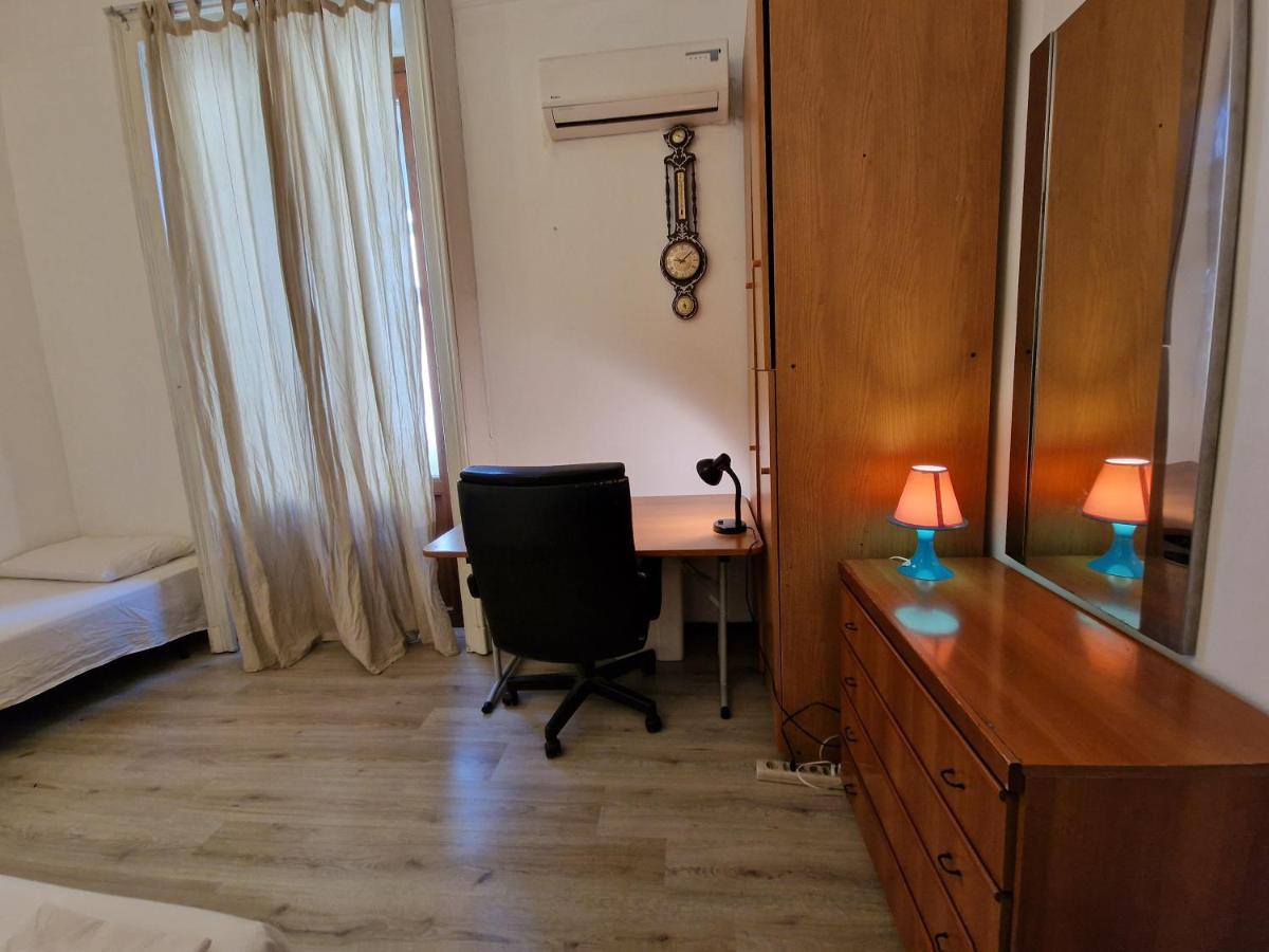 Private Room In A Quiet Apartment In The City Center Milano Esterno foto