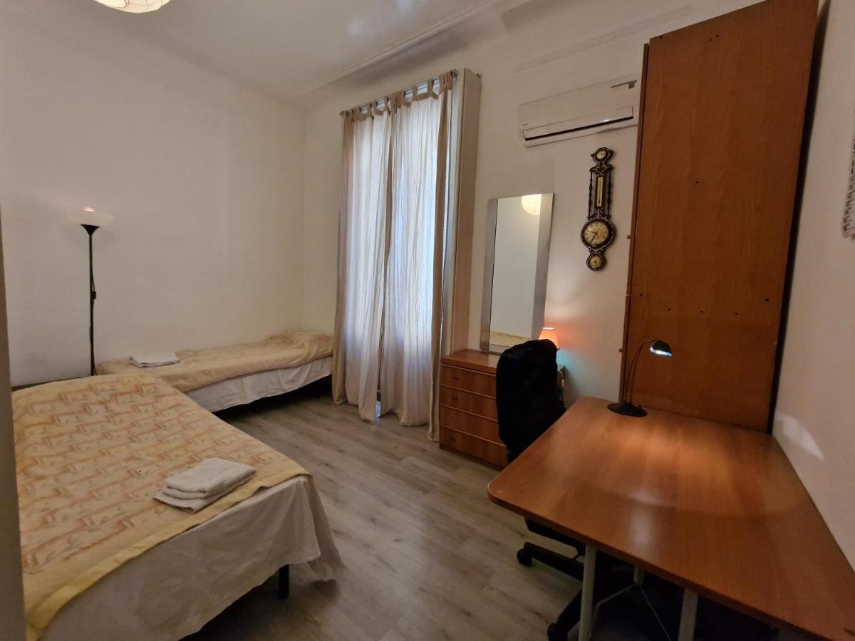 Private Room In A Quiet Apartment In The City Center Milano Esterno foto
